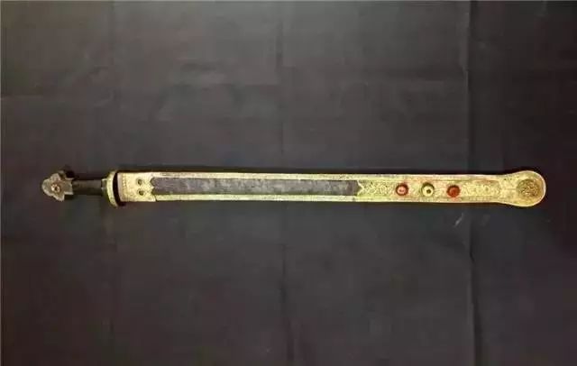 老牧民手中的藏刀，古代兵器太美!