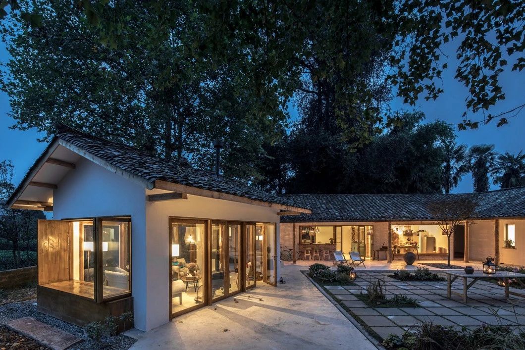 一所茶園里的民宿，過著鄉(xiāng)下悠閑愜意的日子