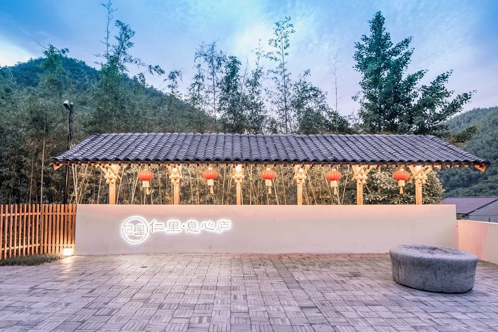 安吉·仁里息心廬，擁泉而居枕山而眠!