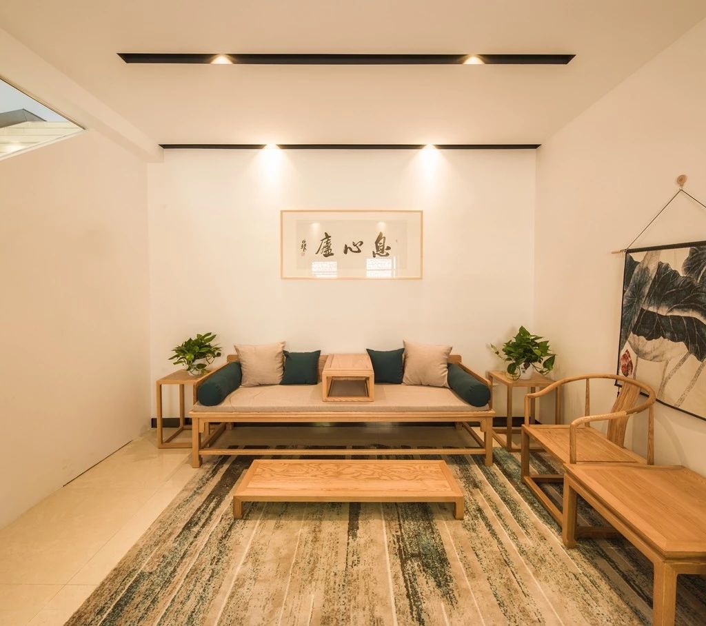 安吉·仁里息心廬，擁泉而居枕山而眠!