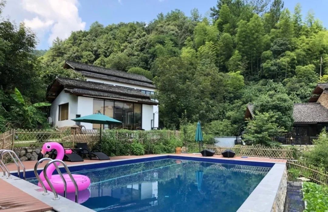 安吉·仁里息心廬，擁泉而居枕山而眠!