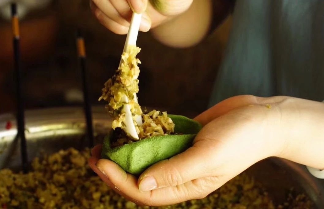 安吉·仁里息心廬，擁泉而居枕山而眠!