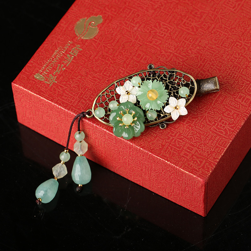 一款淡綠系的古銅發(fā)夾，優(yōu)雅別致古風(fēng)頭飾