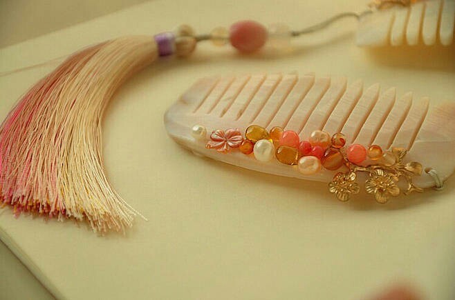 一組古風(fēng)梳子飾品，品味古典韻味之美