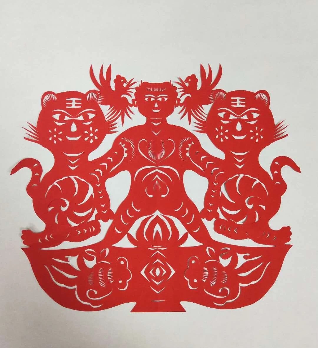 纖手巧剪妙生肖，韓春霞十二生肖剪紙作品