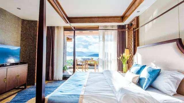 瀘沽湖新中式風(fēng)格民宿，等風(fēng)·半山