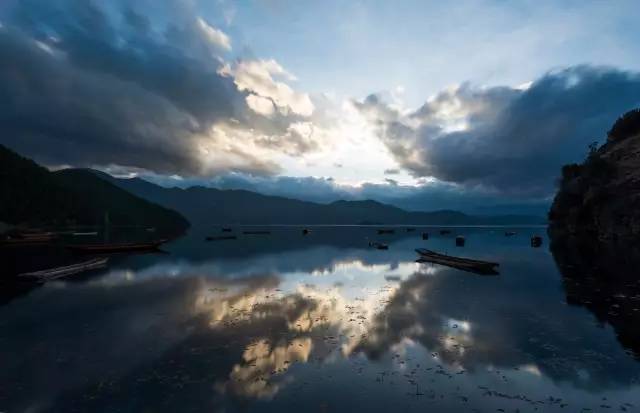 瀘沽湖新中式風(fēng)格民宿，等風(fēng)·半山