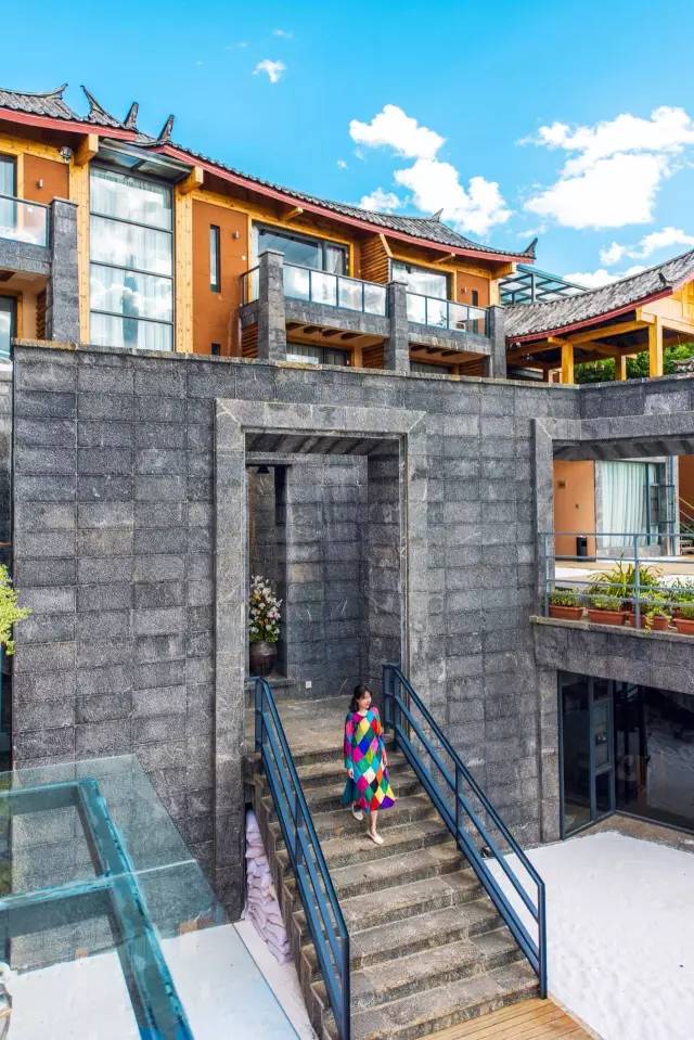 瀘沽湖新中式風(fēng)格民宿，等風(fēng)·半山