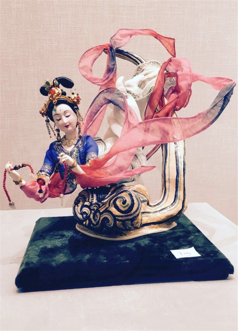 中國(guó)傳統(tǒng)工藝品，絹人