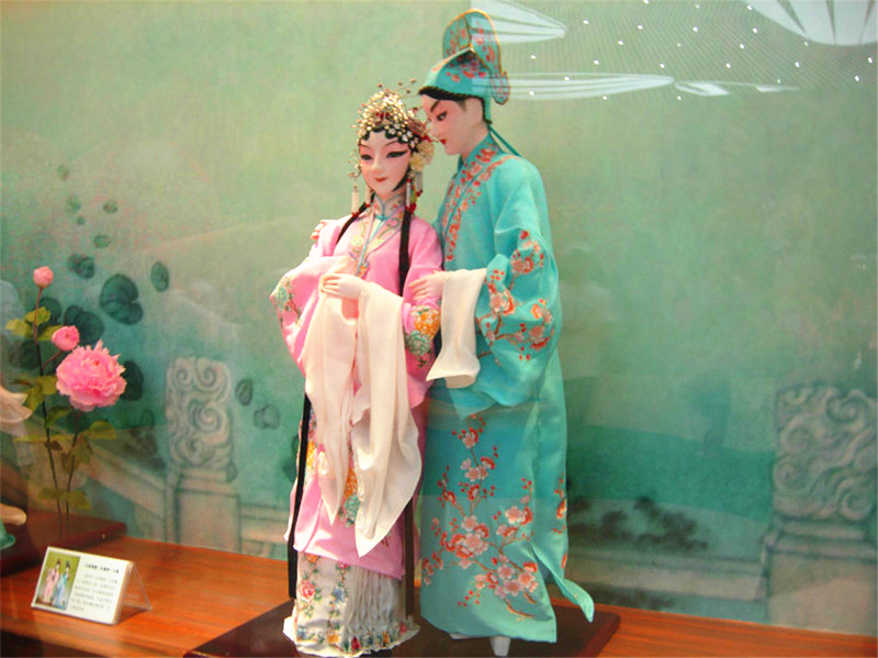 中國傳統(tǒng)工藝品，絹人