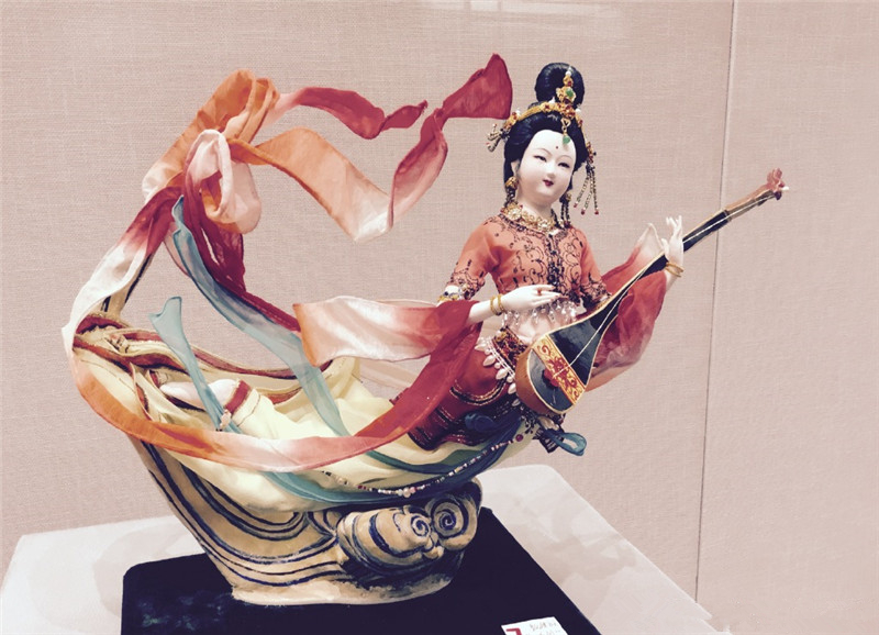 中國(guó)傳統(tǒng)工藝品，絹人