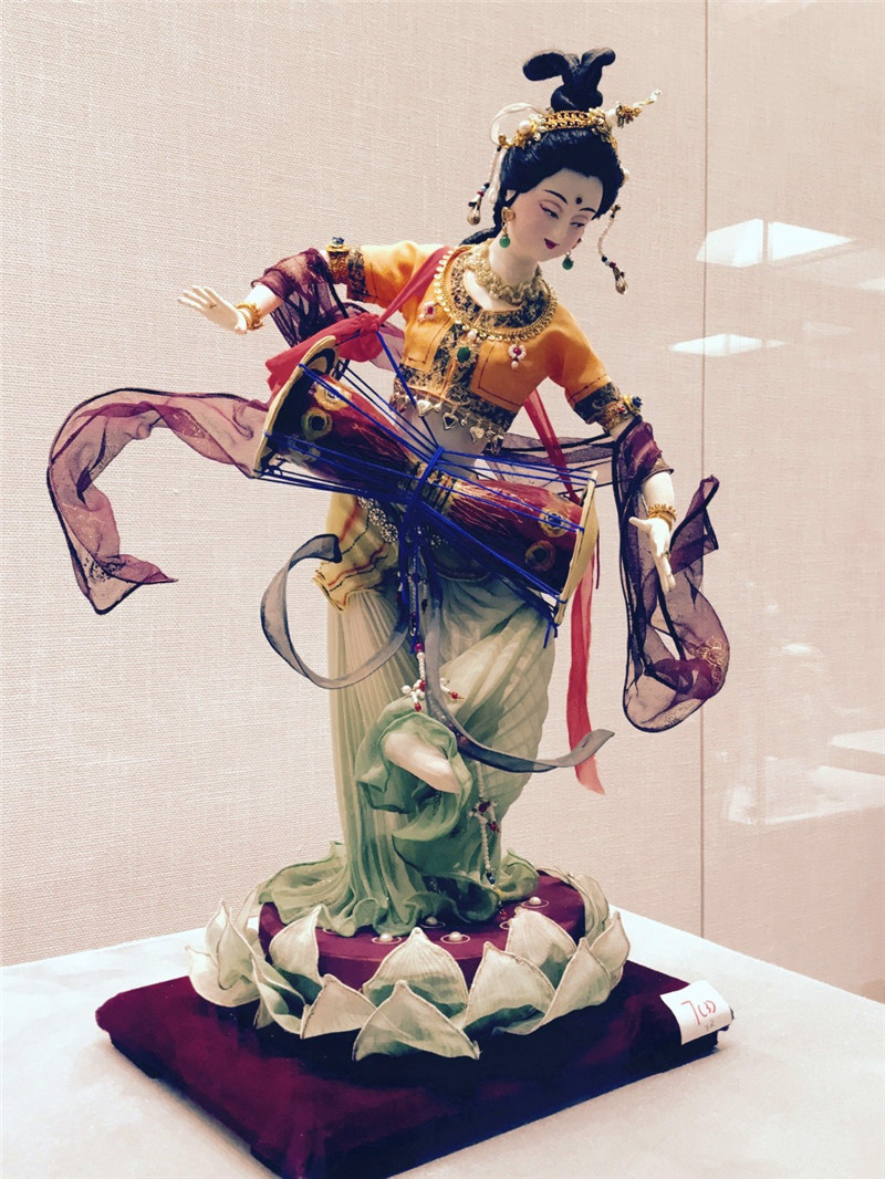 中國(guó)傳統(tǒng)工藝品，絹人