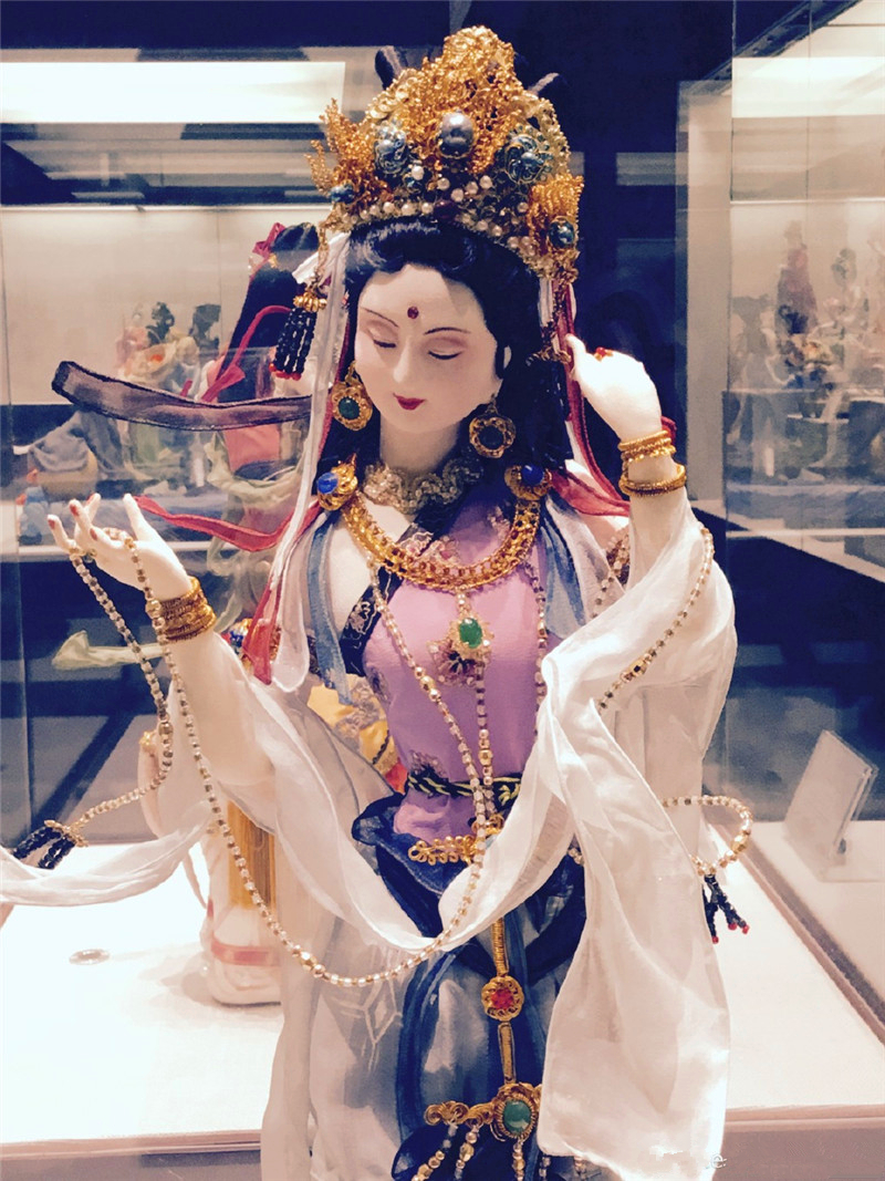 中國(guó)傳統(tǒng)工藝品，絹人