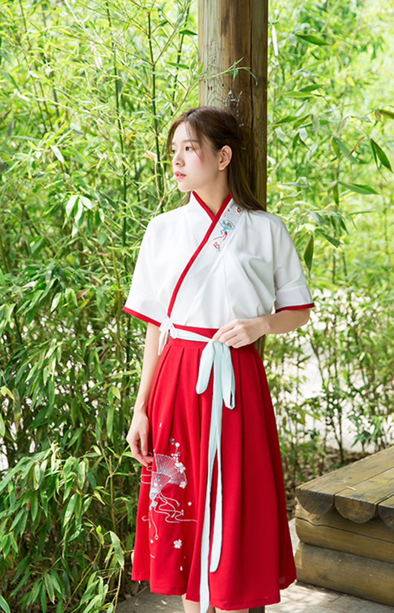 漢元素交領(lǐng)紅白拼接繡扇夏裝