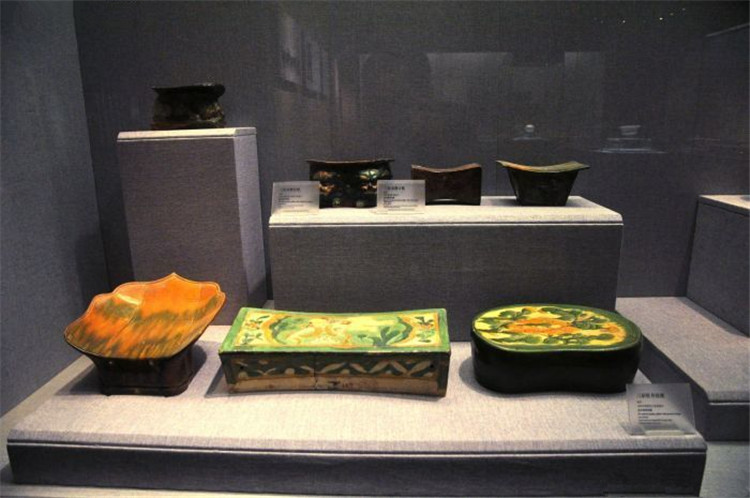 唐三彩人物官員仕女等文物欣賞