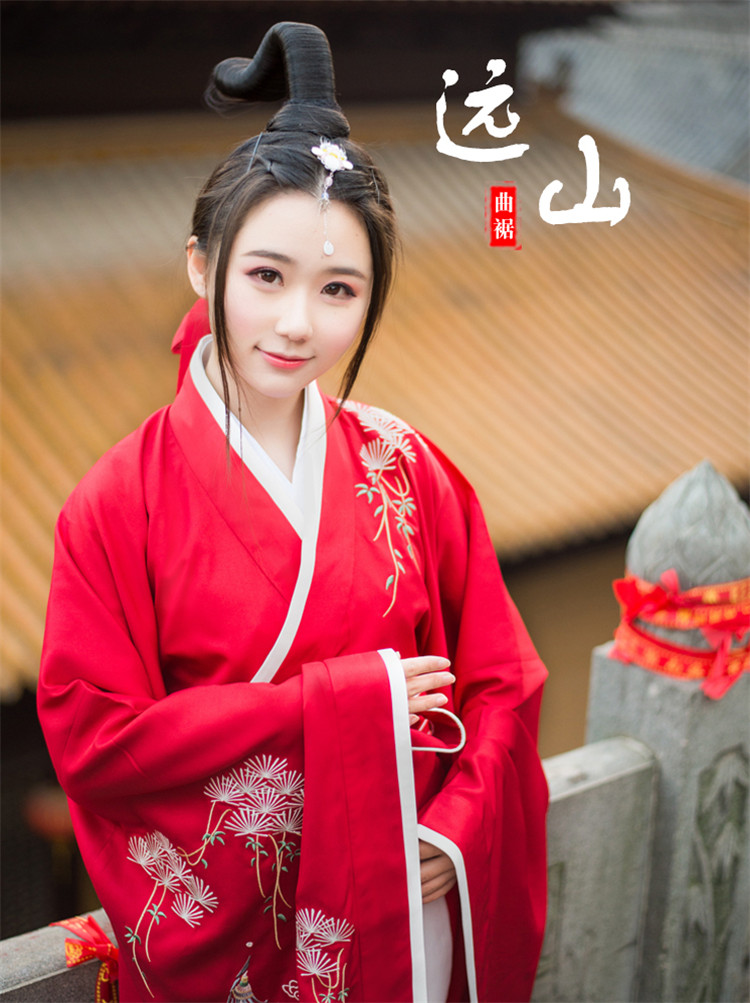 傳統正規(guī)漢服紅色繡花曲裾