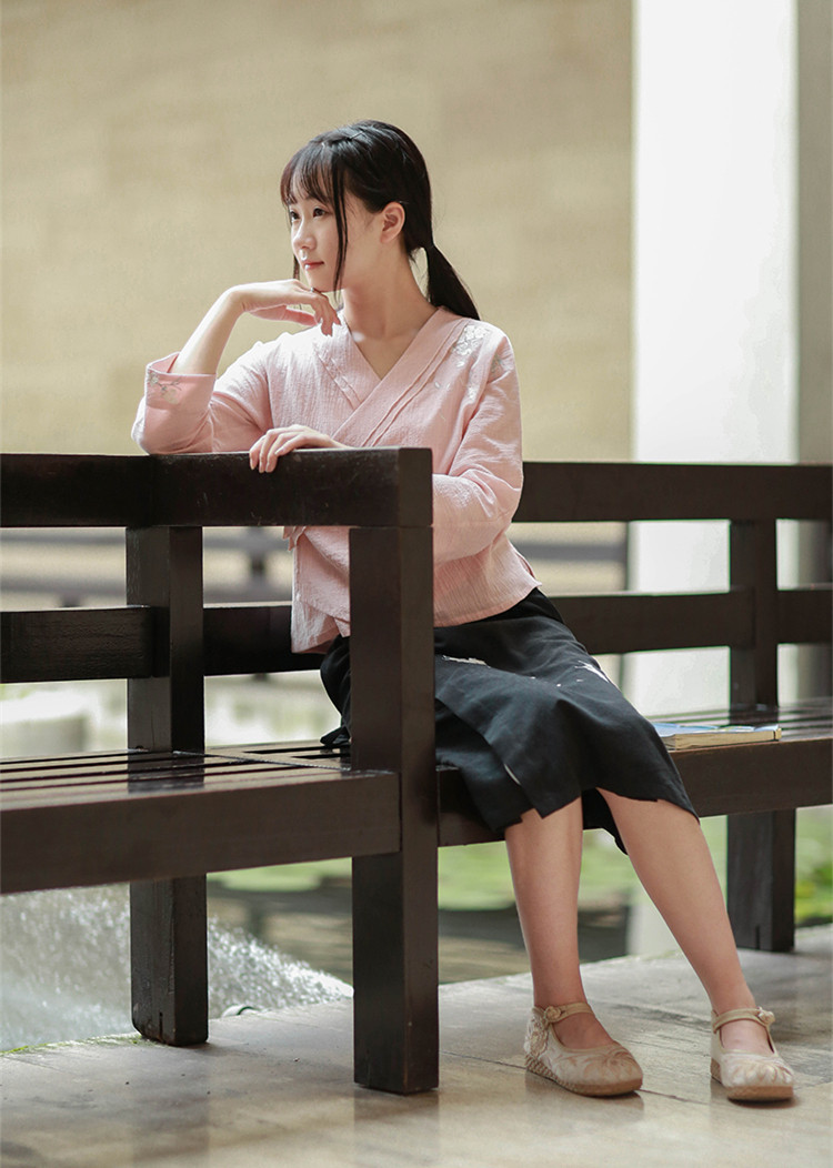 家佳樂文學(xué)設(shè)計刺繡漢元素交領(lǐng)棉麻上衣