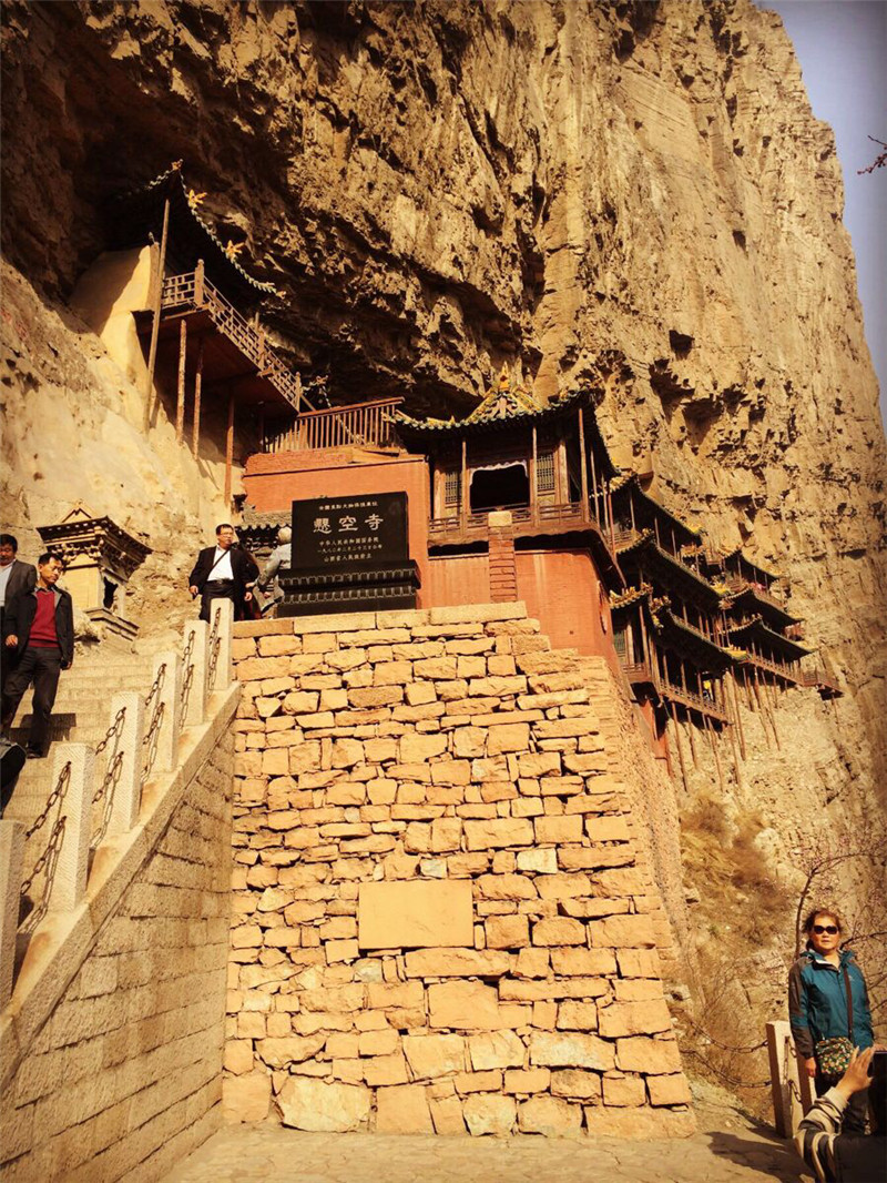 懸空寺半天高，三根馬尾空中吊
