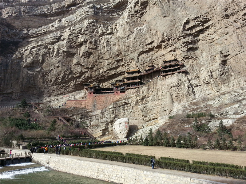 懸空寺半天高，三根馬尾空中吊