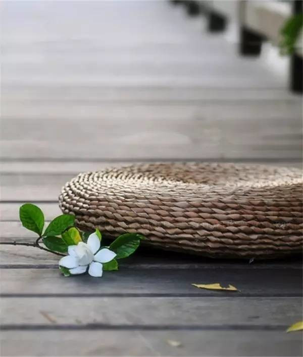 品茶牌佛之常用物，蒲團