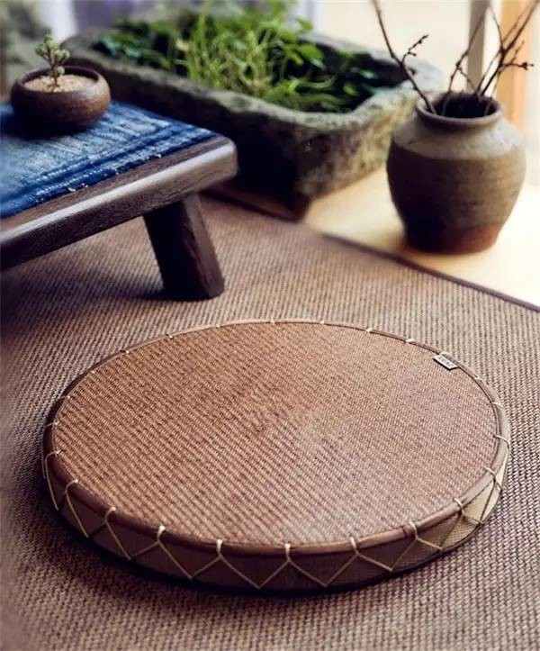 品茶牌佛之常用物，蒲團(tuán)