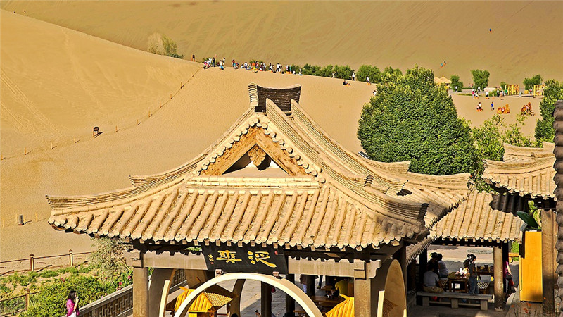 敦煌奇觀美麗月牙泉