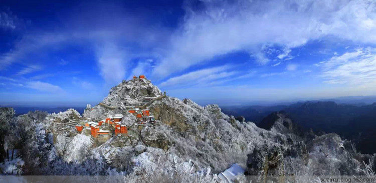 武當(dāng)山千里冰封萬里雪飄