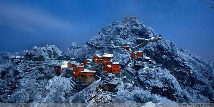 武當(dāng)山千里冰封萬里雪飄