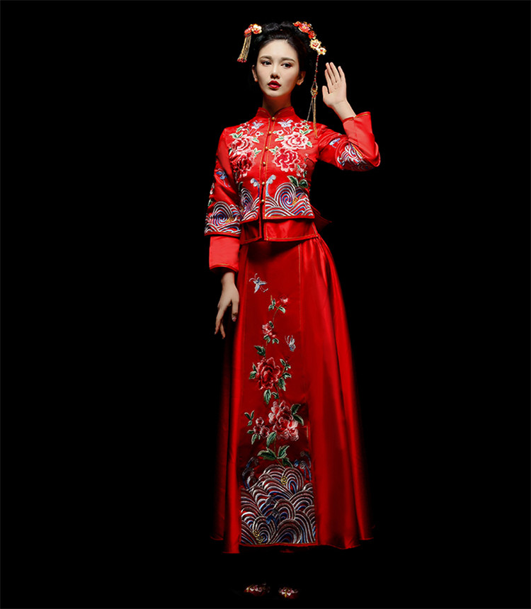 中式新娘禮服嫁衣，龍鳳褂富貴牡丹