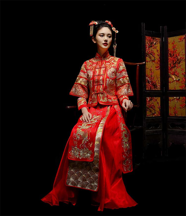 新娘中式紅裝禮服，龍鳳繡花唐裝