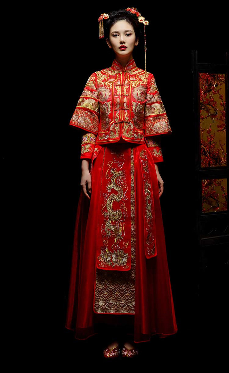 新娘中式紅裝禮服，龍鳳繡花唐裝