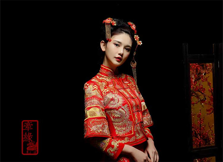 新娘中式紅裝禮服，龍鳳繡花唐裝