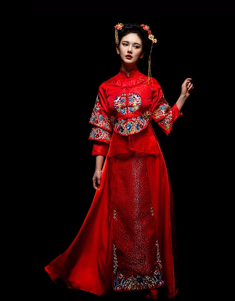 中國古典元素刺繡新娘禮服，敬酒服長袖春裝