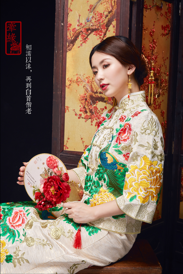 復古中式白色孔雀刺繡禮服，唐裝刺繡精美龍鳳