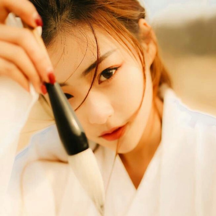 英氣瀟灑女子古風(fēng)頭像，古典真人頭像