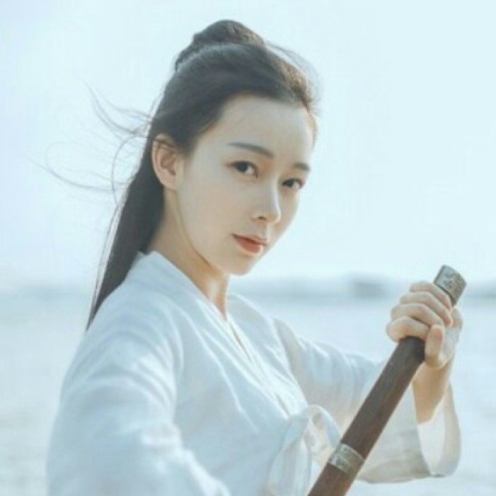 英氣瀟灑女子古風(fēng)頭像，古典真人頭像