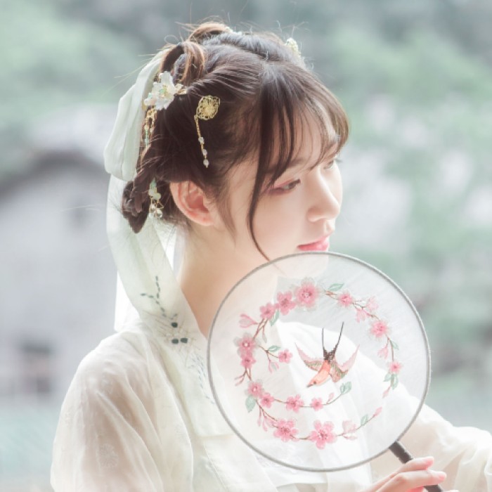 嬌俏女子古風唯美頭像，淡掃峨眉真人女生頭像