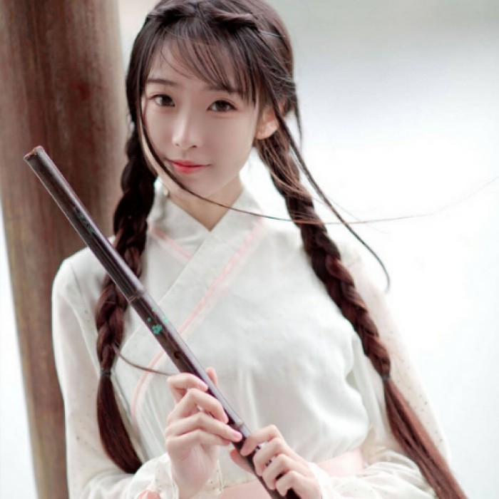 柳眉杏眼女生頭像，古風女子qq頭像