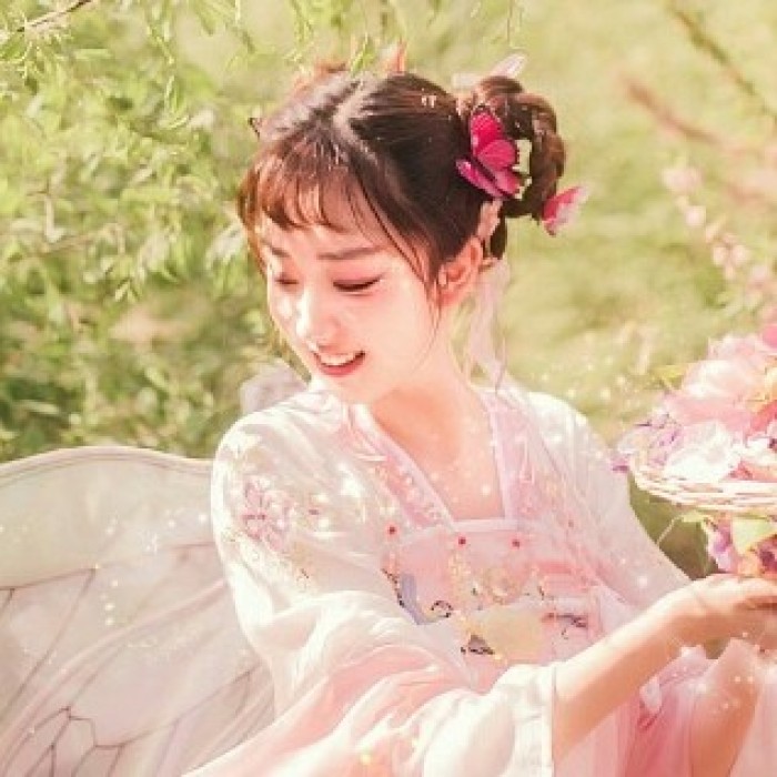 柳眉杏眼女生頭像，古風女子qq頭像