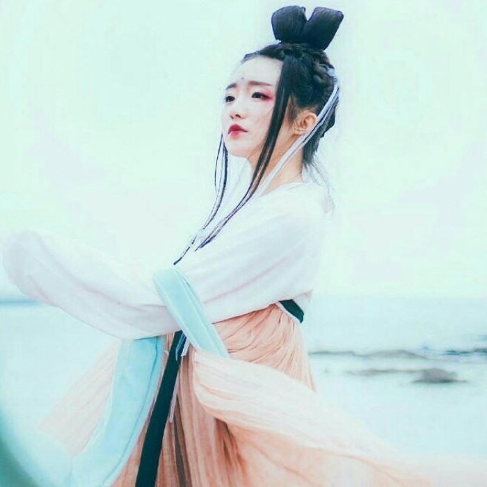 柳眉杏眼女生頭像，古風女子qq頭像