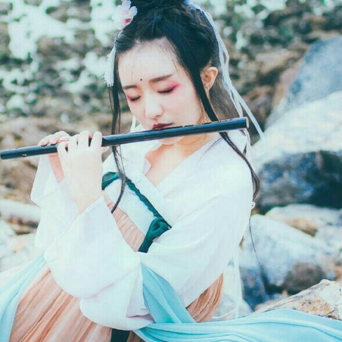 柳眉杏眼女生頭像，古風女子qq頭像