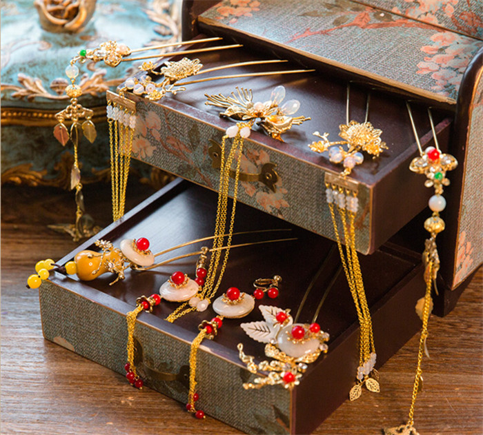 古玉串珠中式流蘇頭飾，新娘古裝發(fā)飾套裝