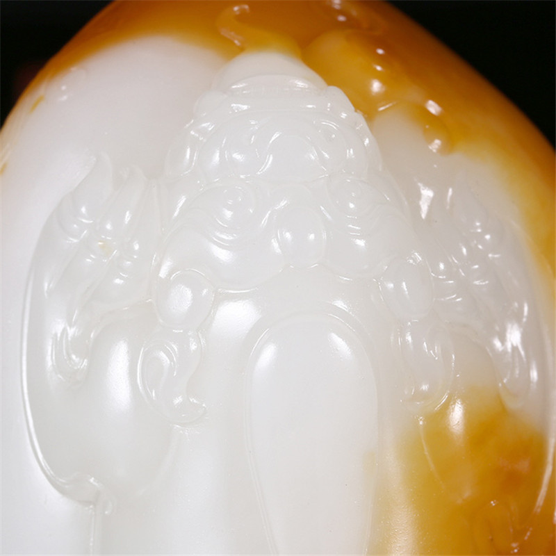 瑞獸納吉新疆和田玉手把件，精致白玉籽料雕刻