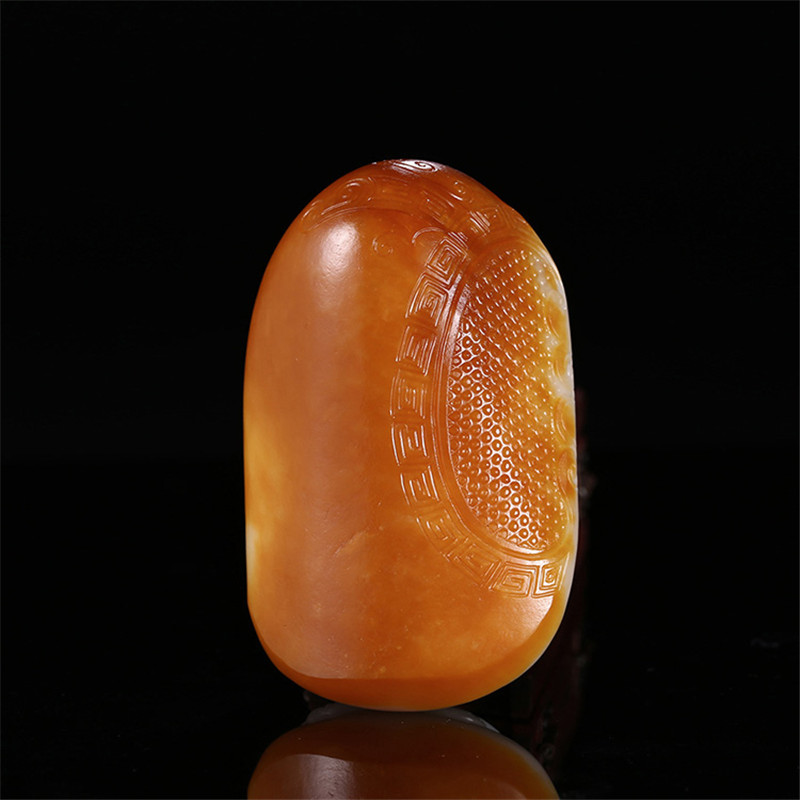 瑞獸納吉新疆和田玉手把件，精致白玉籽料雕刻