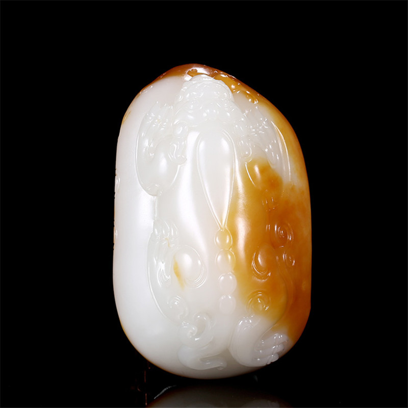 瑞獸納吉新疆和田玉手把件，精致白玉籽料雕刻