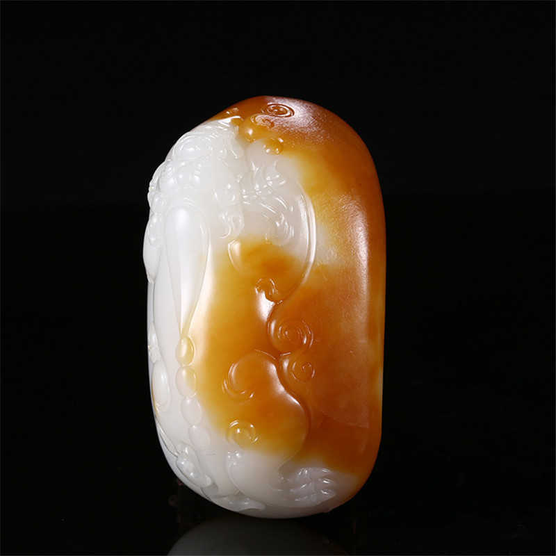 瑞獸納吉新疆和田玉手把件，精致白玉籽料雕刻