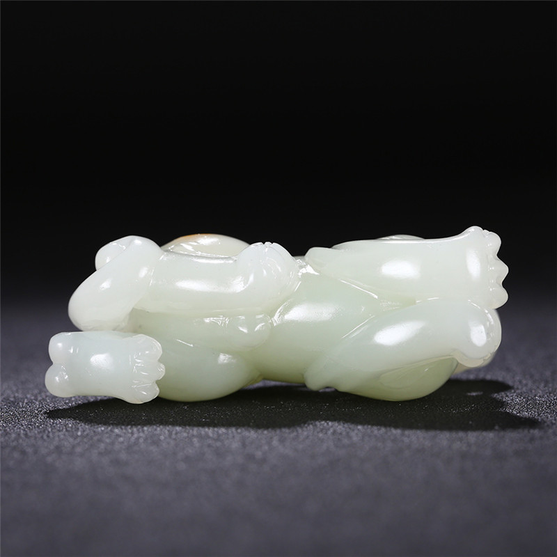 貔貅和田玉手把件，天然籽料真皮手玩件