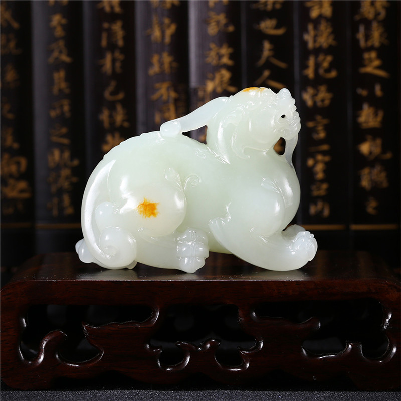 貔貅和田玉手把件，天然籽料真皮手玩件