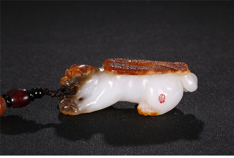 神獸飛虎手把件掛件，天然白玉手玩件玉石小擺