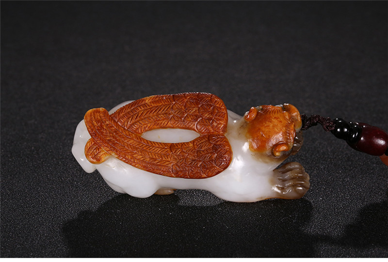 神獸飛虎手把件掛件，天然白玉手玩件玉石小擺